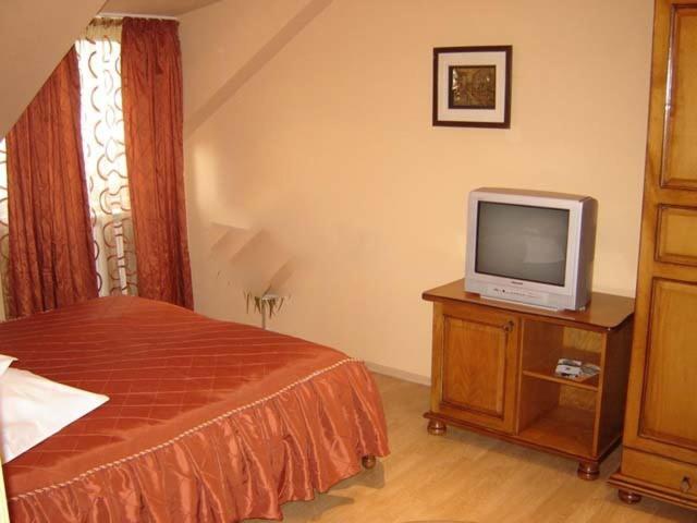 Hotel Cosmos Câmpulung Moldovenesc Δωμάτιο φωτογραφία