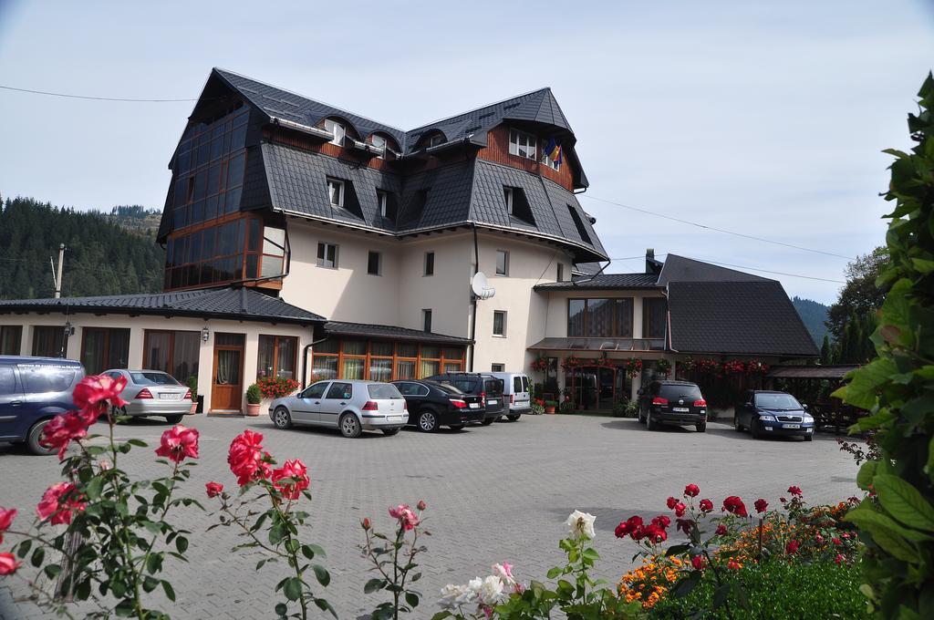 Hotel Cosmos Câmpulung Moldovenesc Εξωτερικό φωτογραφία