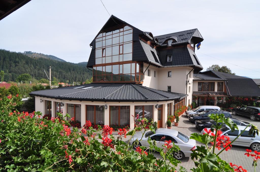 Hotel Cosmos Câmpulung Moldovenesc Εξωτερικό φωτογραφία