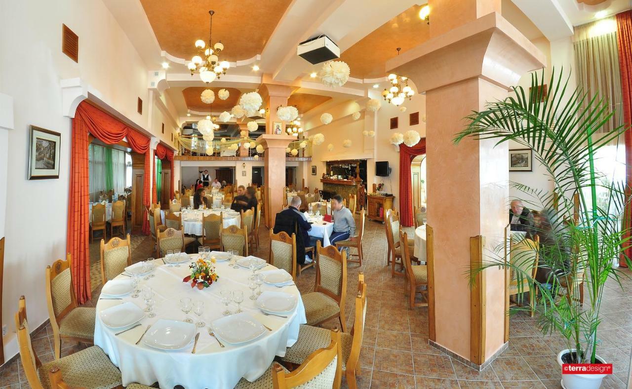 Hotel Cosmos Câmpulung Moldovenesc Εξωτερικό φωτογραφία