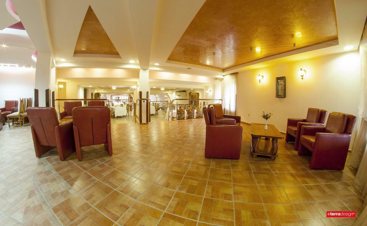 Hotel Cosmos Câmpulung Moldovenesc Εξωτερικό φωτογραφία