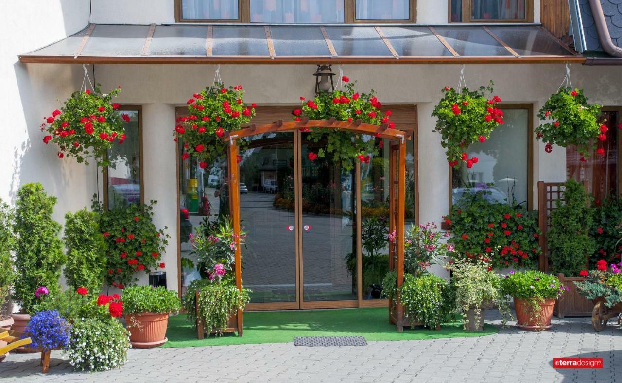 Hotel Cosmos Câmpulung Moldovenesc Εξωτερικό φωτογραφία