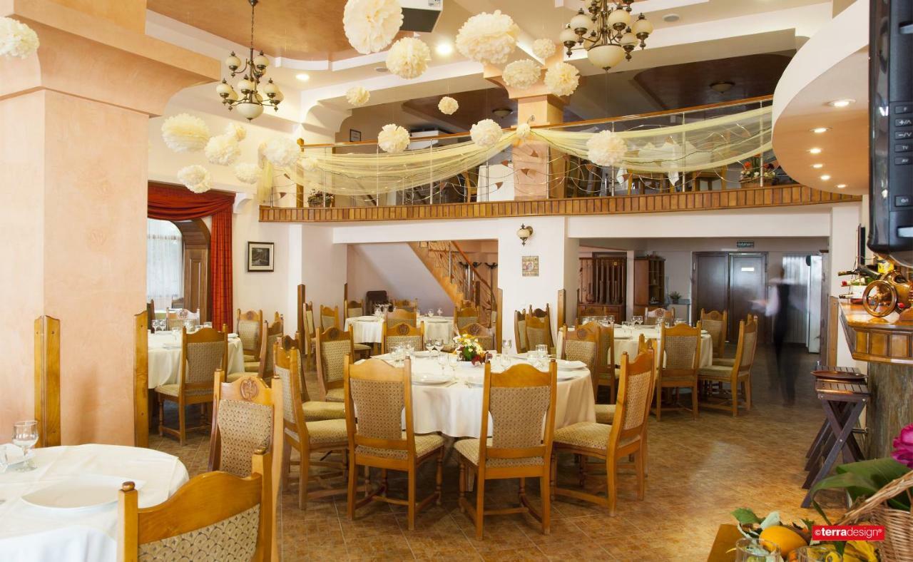 Hotel Cosmos Câmpulung Moldovenesc Εξωτερικό φωτογραφία