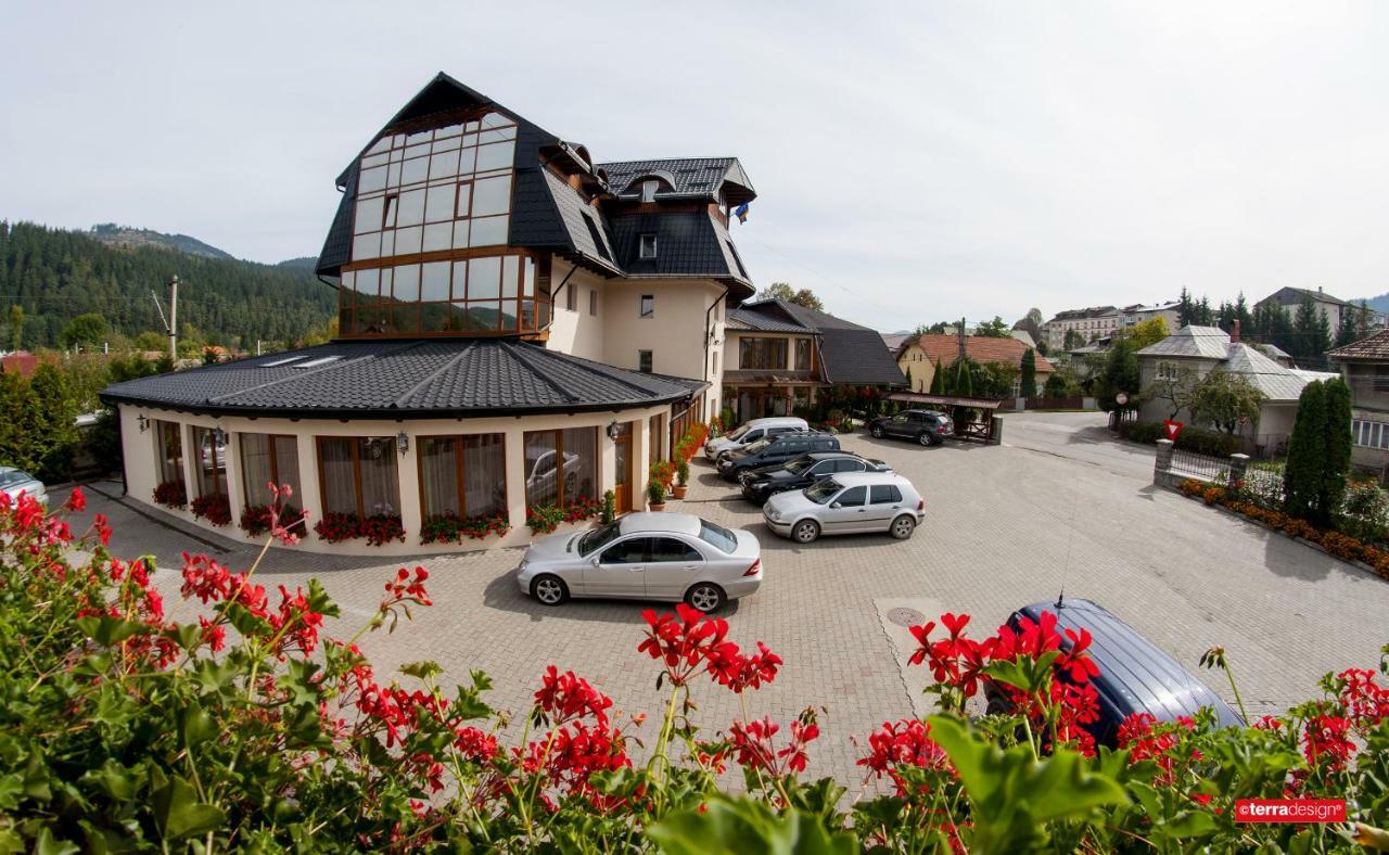 Hotel Cosmos Câmpulung Moldovenesc Εξωτερικό φωτογραφία