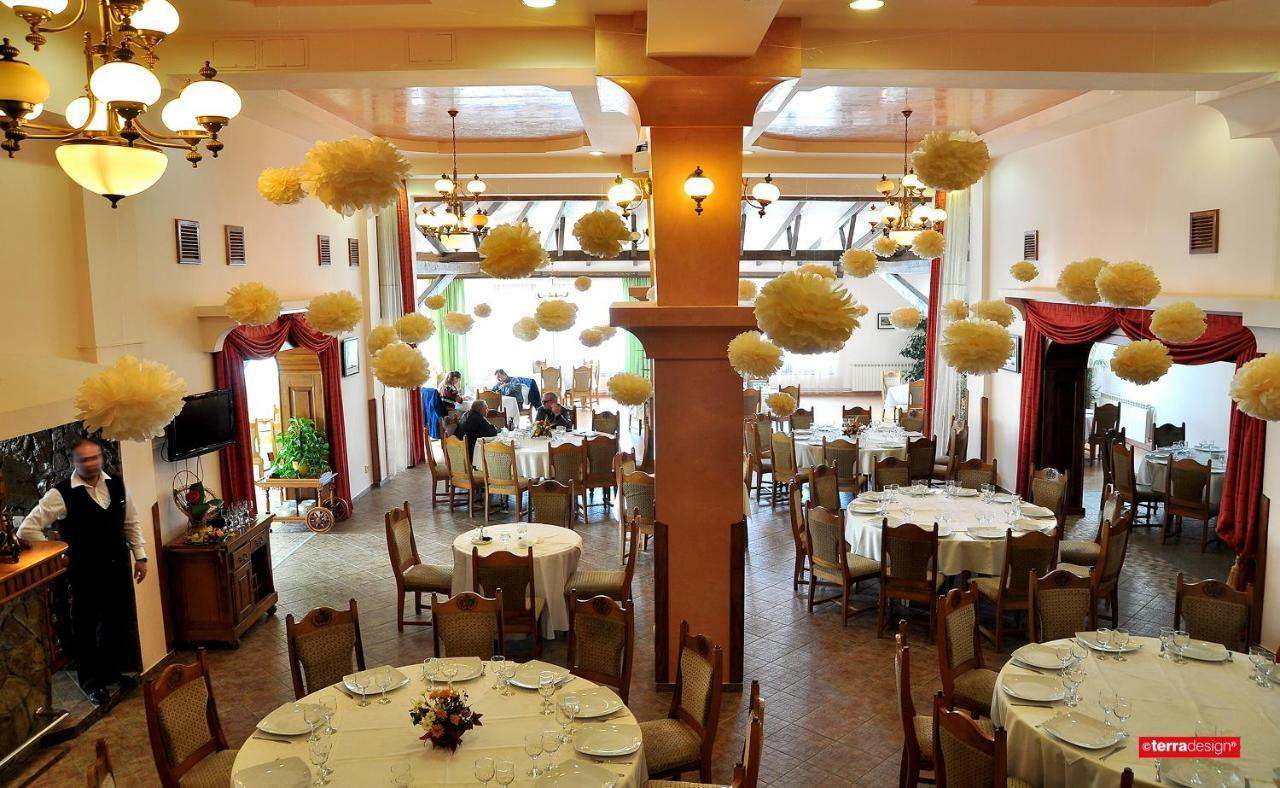 Hotel Cosmos Câmpulung Moldovenesc Εξωτερικό φωτογραφία