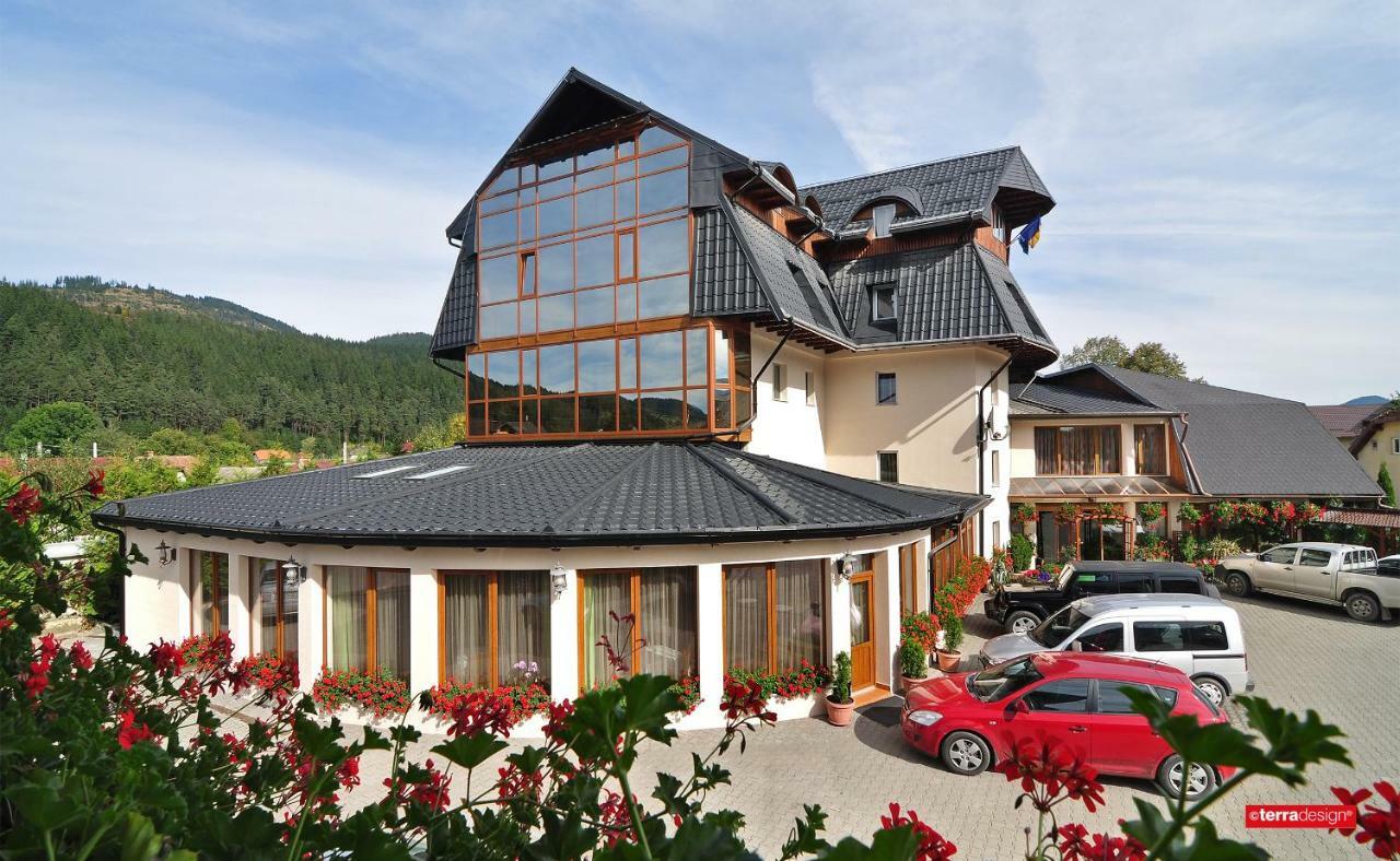 Hotel Cosmos Câmpulung Moldovenesc Εξωτερικό φωτογραφία