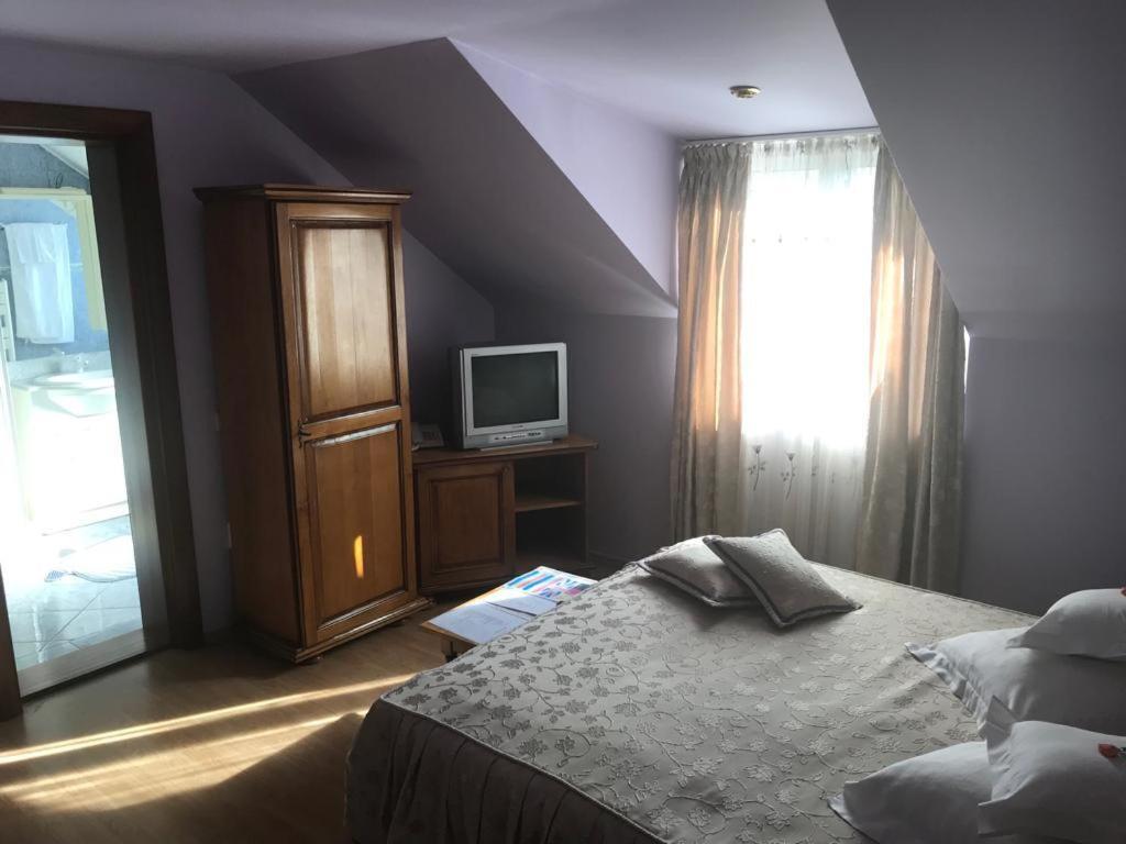 Hotel Cosmos Câmpulung Moldovenesc Εξωτερικό φωτογραφία